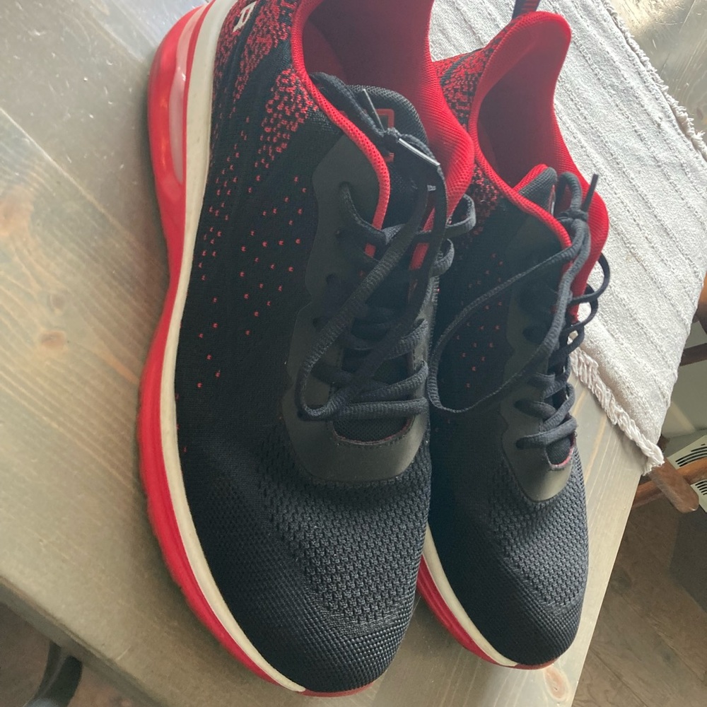 Running shoes size 11